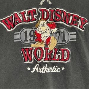 Disney Parks Women's Large Grumpy Long Sleeve Tshirt Crewneck Graphic Embroidery